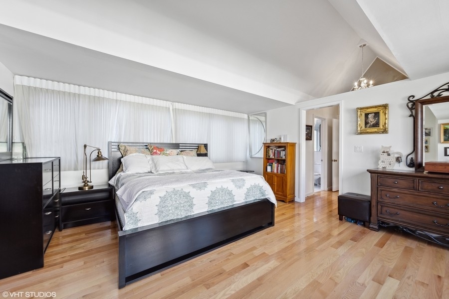 290 Poplar Street Winnetka, IL 60093 - Photo 28 of 55 a bedroom with a bed and wooden floor