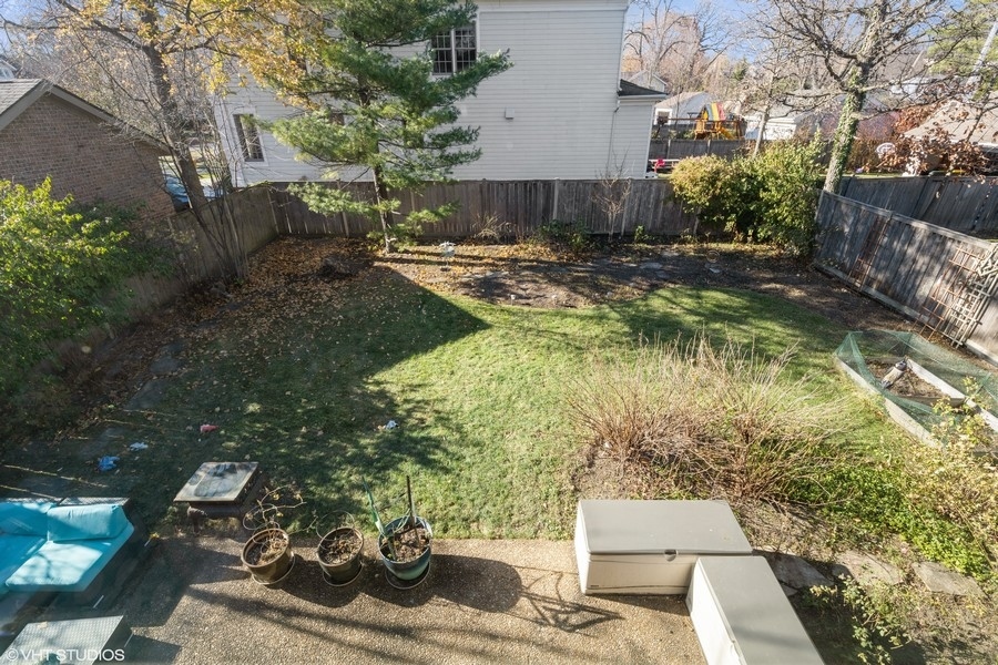 290 Poplar Street Winnetka, IL 60093 - Photo 55 of 55 a view of a yard with plants
