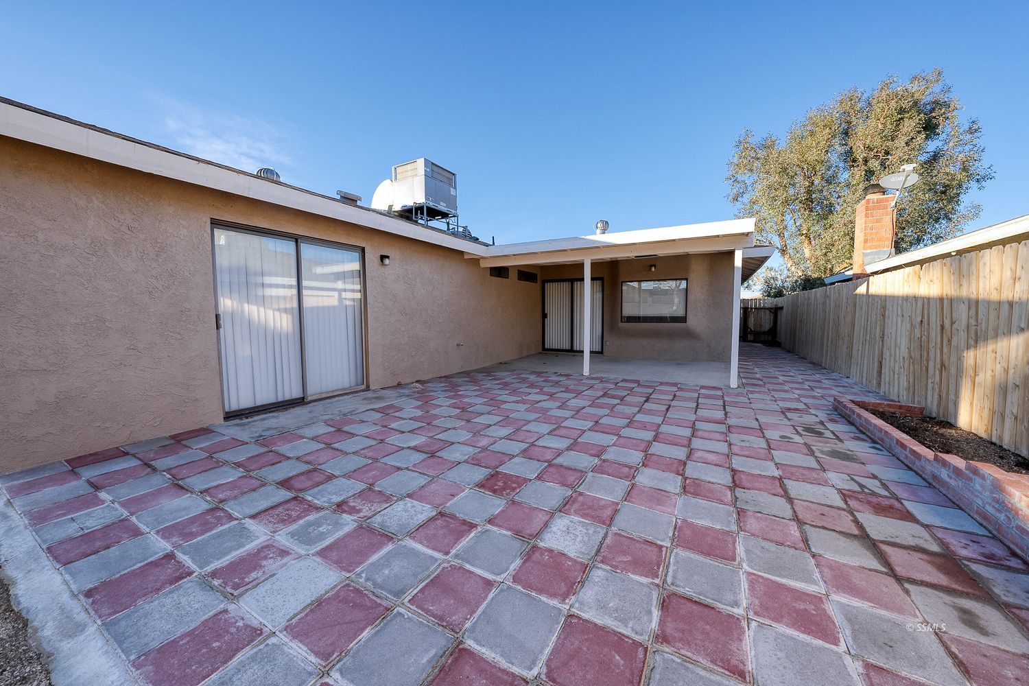 609 West Joyner Avenue Ridgecrest, CA 93555 - Photo 19 of 29 a backyard of a house with table and chairs