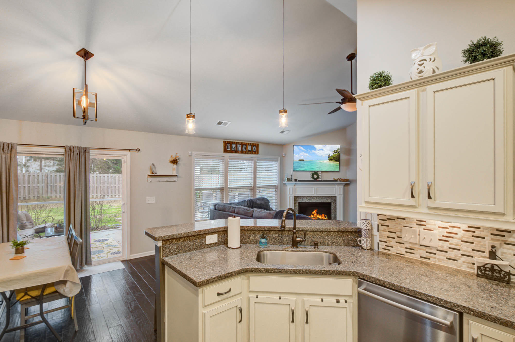 163 Alpine Road Summerville, SC 29485 - Photo 11 of 29 163Alpine-CalSiglerPhotography (11)
