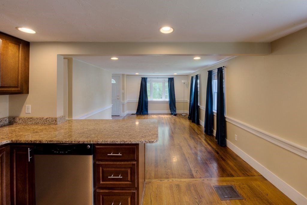 25 Dogwood Road Worcester, MA 01606 - Photo 7 of 25 Gallery Image 7