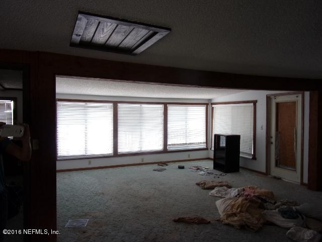 275 Huntington Shortcut Road Crescent City, FL 32112 - Photo 15 of 24 a living room with furniture