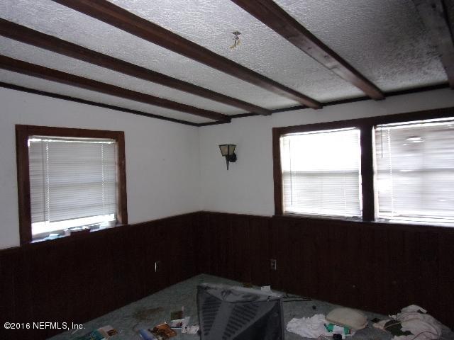 275 Huntington Shortcut Road Crescent City, FL 32112 - Photo 19 of 24 a living room with a black white checkered floor next to a window