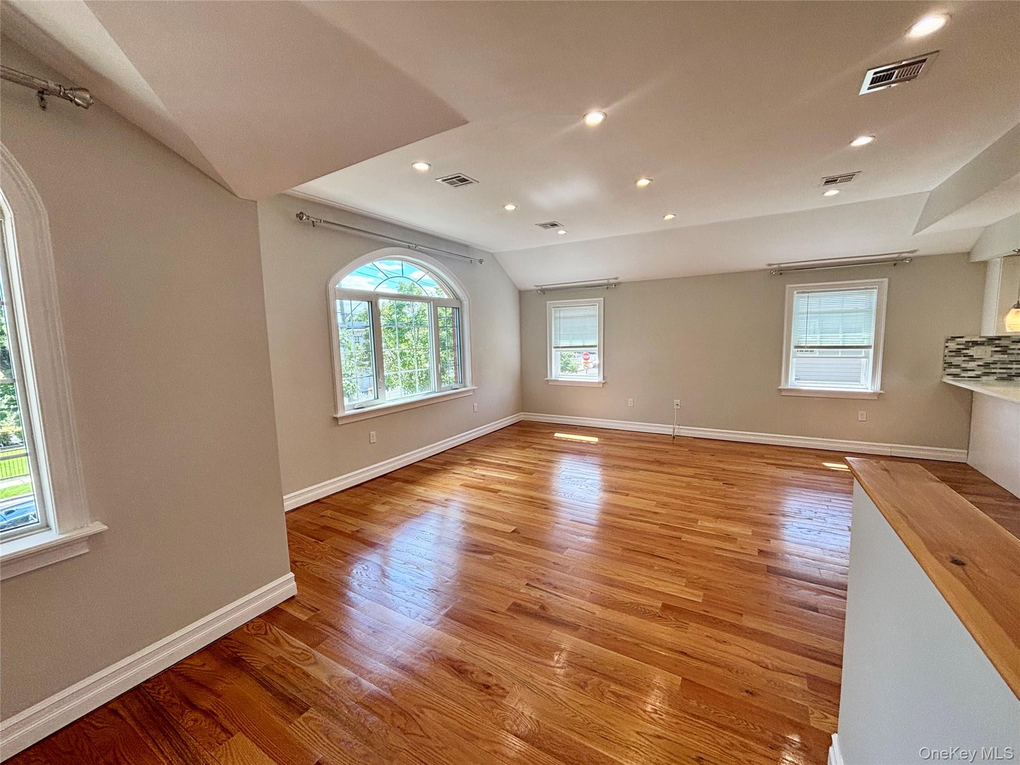 249-11 147th Road, Unit 2 Queens, NY 11422 - Photo 5 of 16