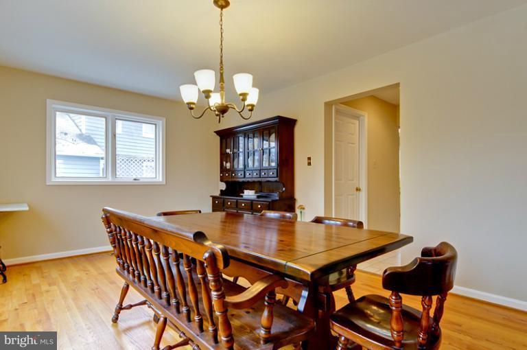9 Rutledge Court Sterling, VA 20165 - Photo 2 of 30 Dining Room