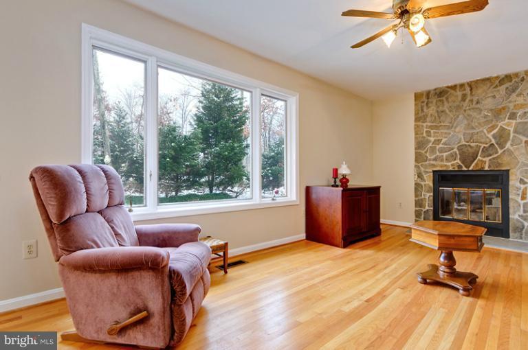 9 Rutledge Court Sterling, VA 20165 - Photo 11 of 30 Family Room