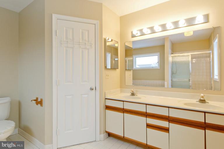 9 Rutledge Court Sterling, VA 20165 - Photo 14 of 30 Bath (Master)