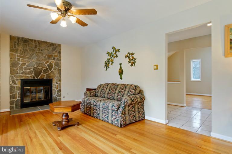 9 Rutledge Court Sterling, VA 20165 - Photo 10 of 30 Family Room