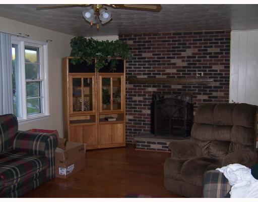 271 Sposato Road Washington, PA 15301 - Photo 6 of 7 Living Room.