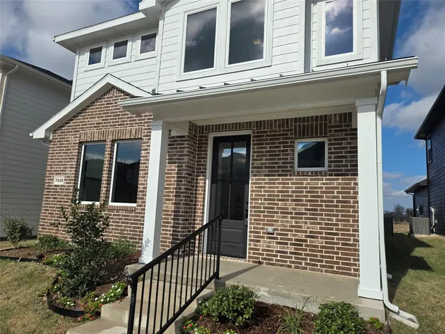 $438,990 | 7225 Bayhill Drive, Rowlett, TX 75088