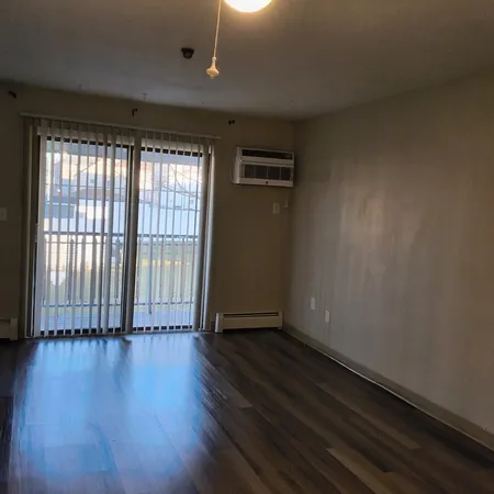 $1,400 | 180 Fulton Street, Unit 9, Fall River, MA 02720