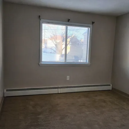 $1,400 | 180 Fulton Street, Unit 9, Fall River, MA 02720