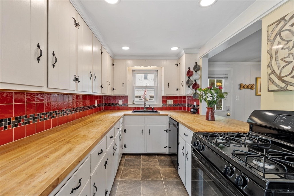 147 Main Street Reading, MA 01867 - Photo 10 of 40 Gallery Image 10