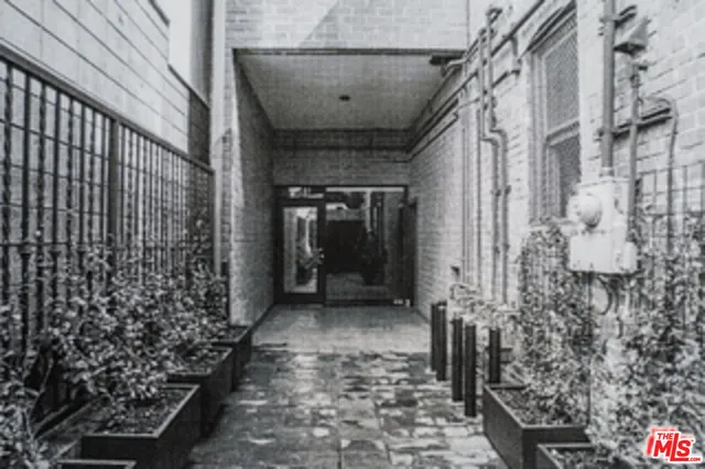 $1,900 | 914 North Fairfax Avenue, Unit 201, West Hollywood, CA 90046