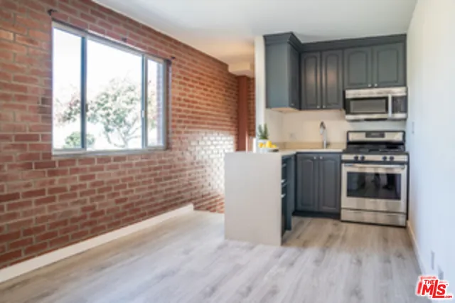 $1,900 | 914 North Fairfax Avenue, Unit 201, West Hollywood, CA 90046