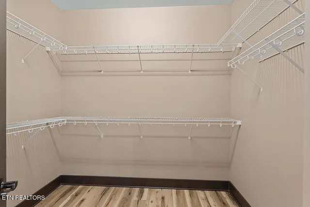 $725,000 | 748 Bobcat Run Drive, Loudon, TN 37774