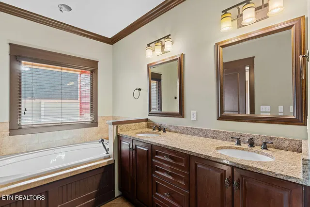 $725,000 | 748 Bobcat Run Drive, Loudon, TN 37774