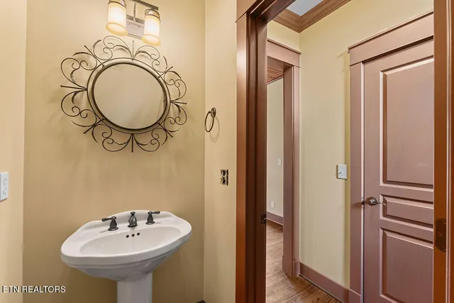 $725,000 | 748 Bobcat Run Drive, Loudon, TN 37774