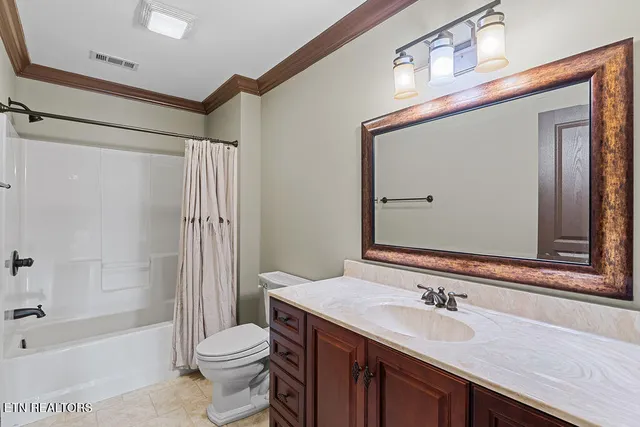 $725,000 | 748 Bobcat Run Drive, Loudon, TN 37774