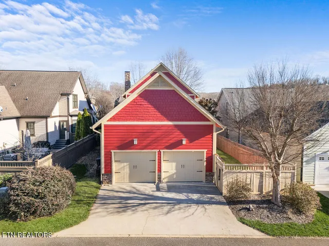 $725,000 | 748 Bobcat Run Drive, Loudon, TN 37774