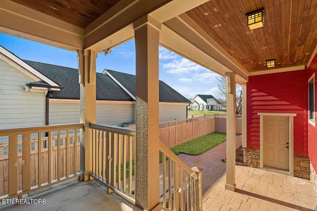 $725,000 | 748 Bobcat Run Drive, Loudon, TN 37774