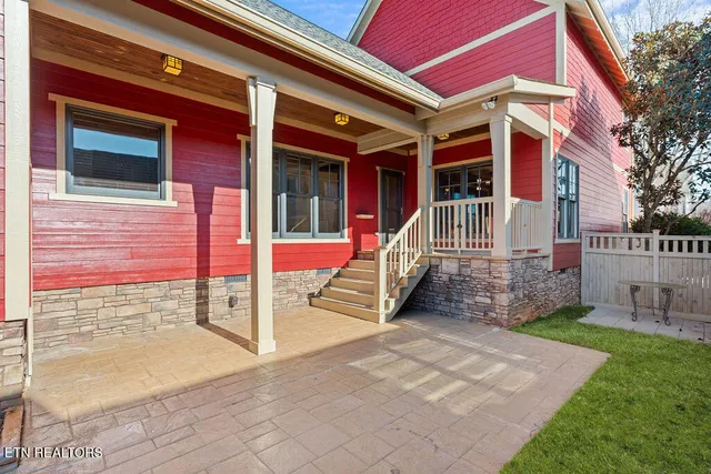 $725,000 | 748 Bobcat Run Drive, Loudon, TN 37774