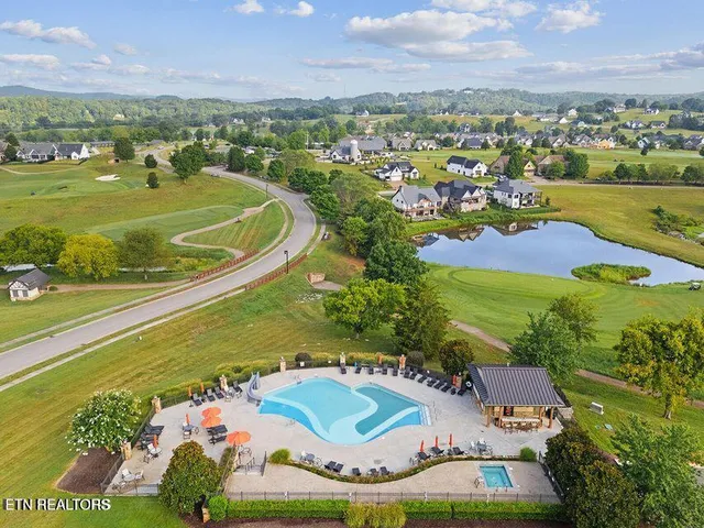 $725,000 | 748 Bobcat Run Drive, Loudon, TN 37774