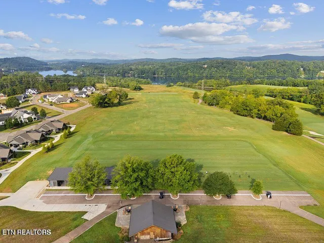 $725,000 | 748 Bobcat Run Drive, Loudon, TN 37774