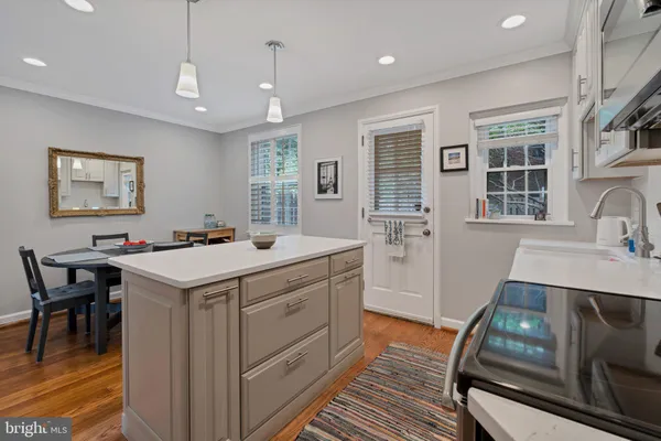 $3,400 | 3043 South Abingdon Street, Arlington, VA 22206