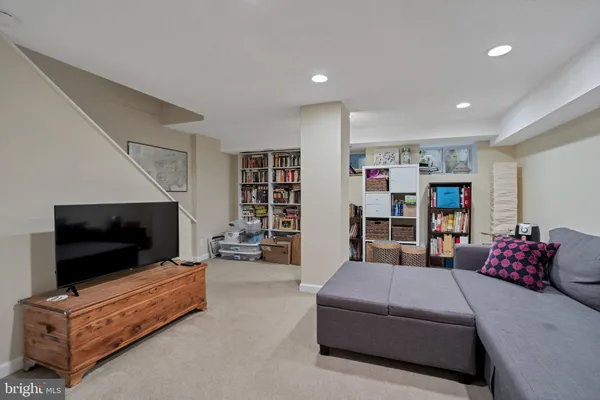 $3,400 | 3043 South Abingdon Street, Arlington, VA 22206