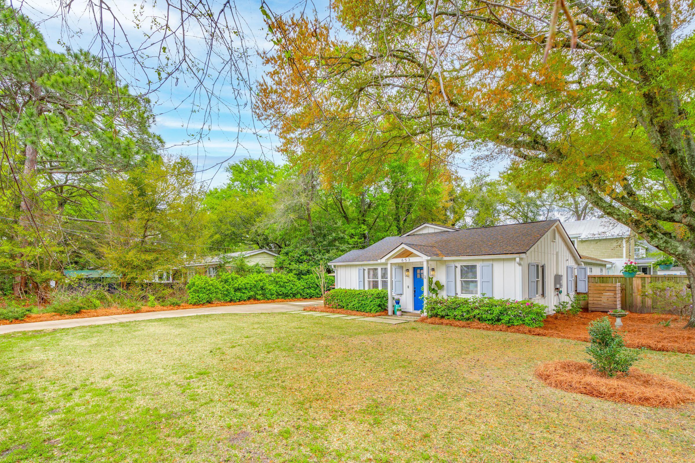 653 Bank Street Mount Pleasant, SC 29464 - Photo 5 of 92 5