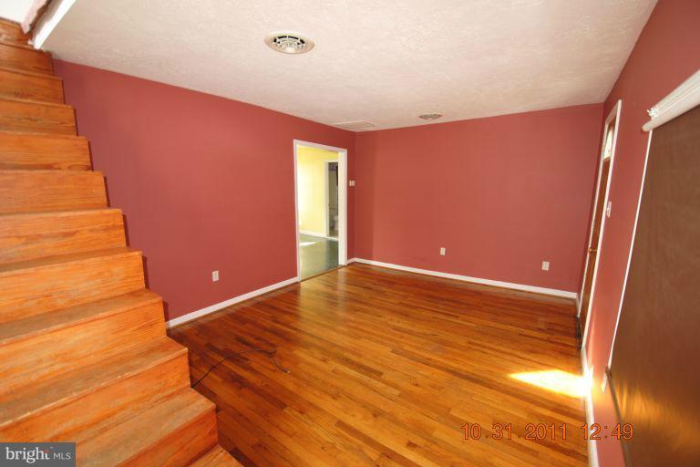 721 Green Spring Road Winchester, VA 22603 - Photo 5 of 18 Living Room