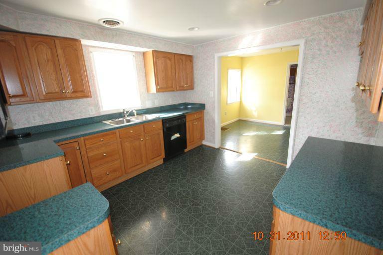 721 Green Spring Road Winchester, VA 22603 - Photo 6 of 18 Kitchen