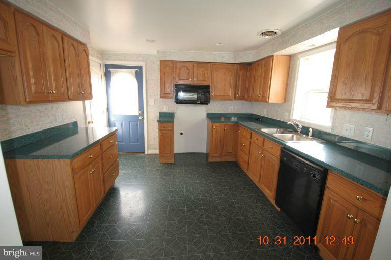 721 Green Spring Road Winchester, VA 22603 - Photo 7 of 18 Kitchen
