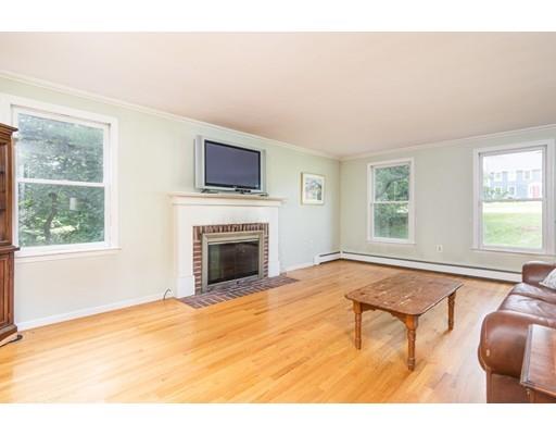 40 Robin Road Norfolk, MA 02056 - Photo 3 of 38 Gallery Image 3