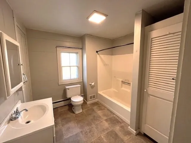 $3,200 | 26 Western Avenue, Henniker, NH 03242