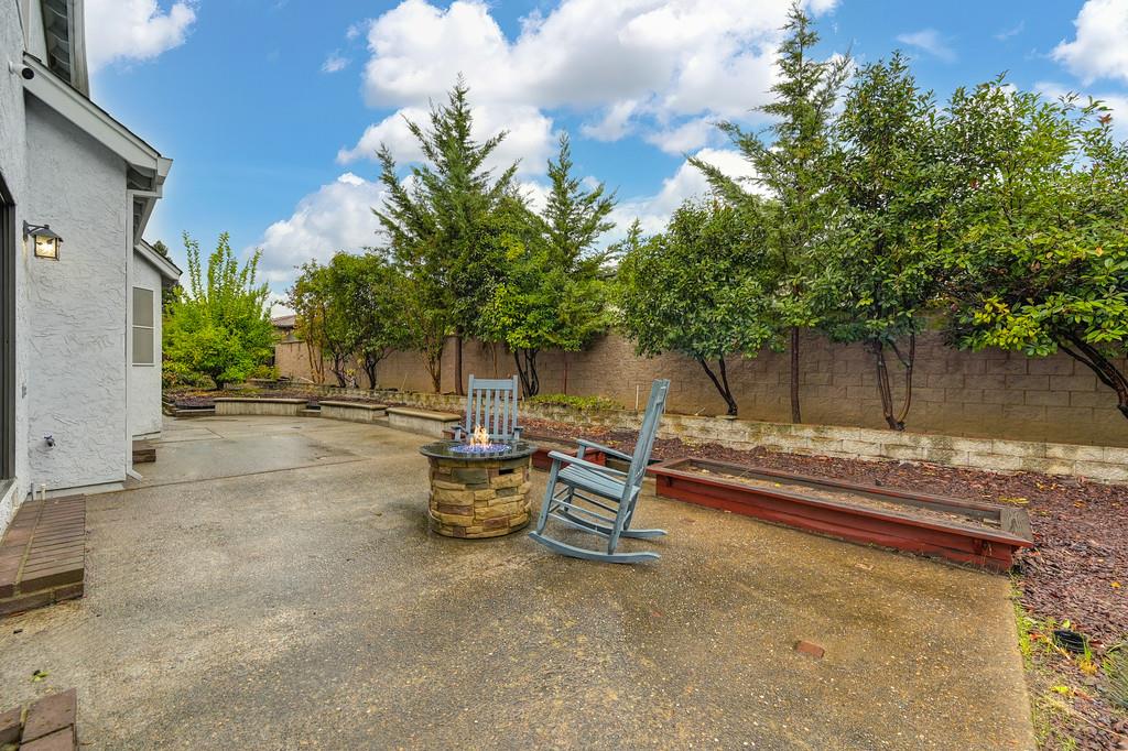8477 Rick Mary Court Fair Oaks, CA 95628 - Photo 38 of 48 a backyard of a house with table and chairs