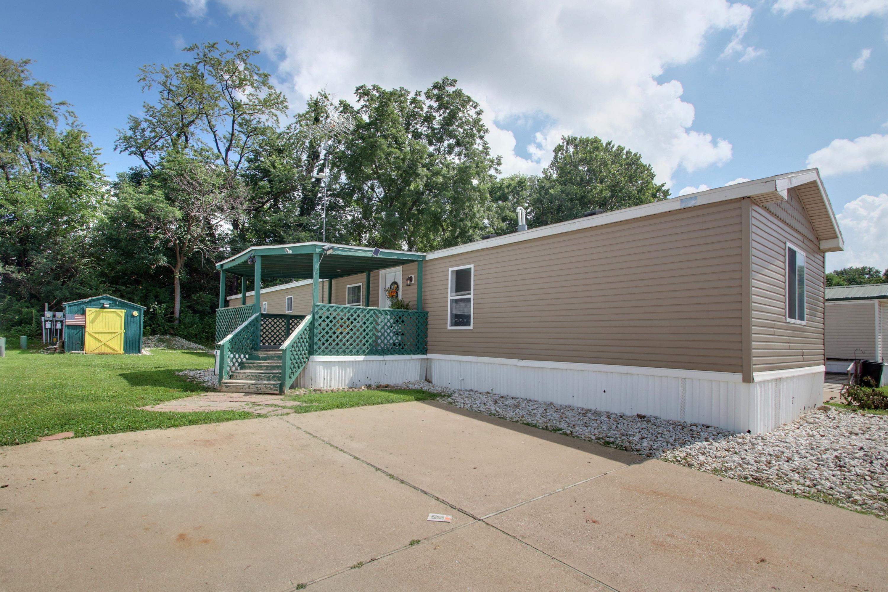 905 Joshua Street Quincy, IL 62305 - Photo 4 of 16