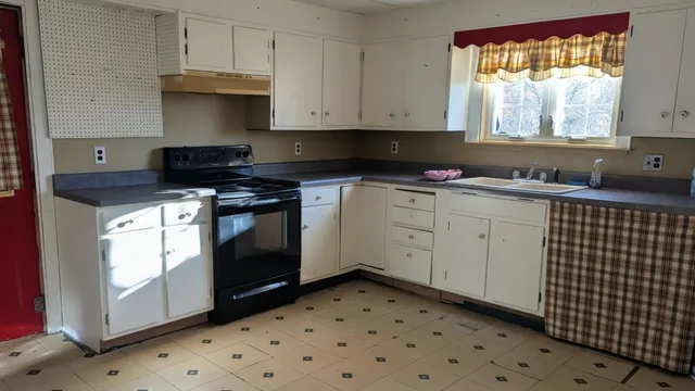 $250,000 | 477 Malbons Mills Road, Skowhegan, ME 04976