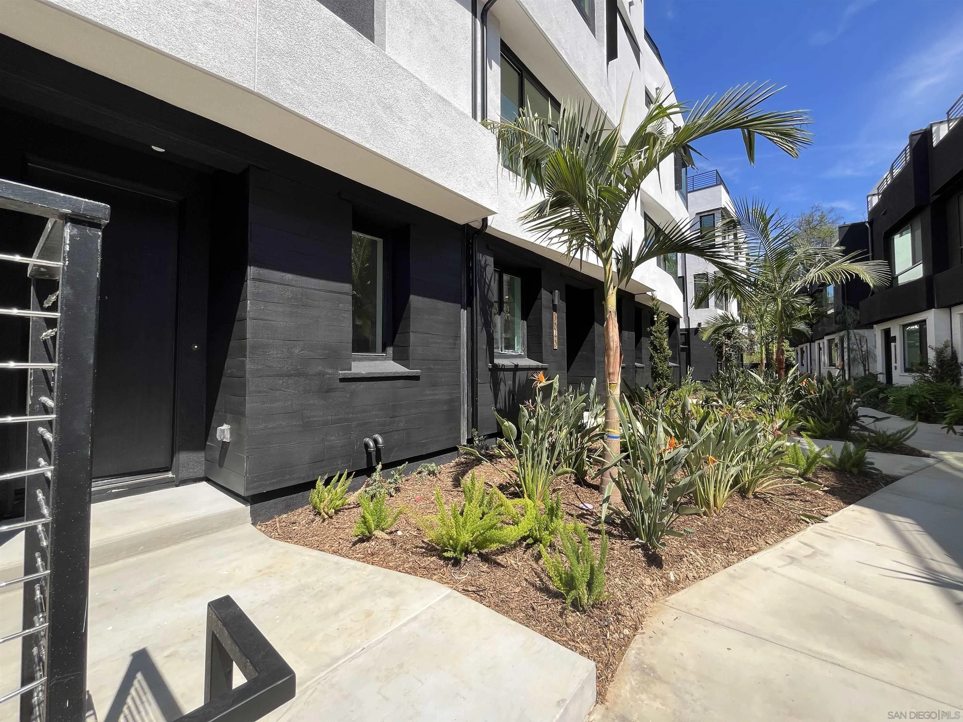 3867 North Riley Lane Los Angeles, CA 90065 - Photo 2 of 25