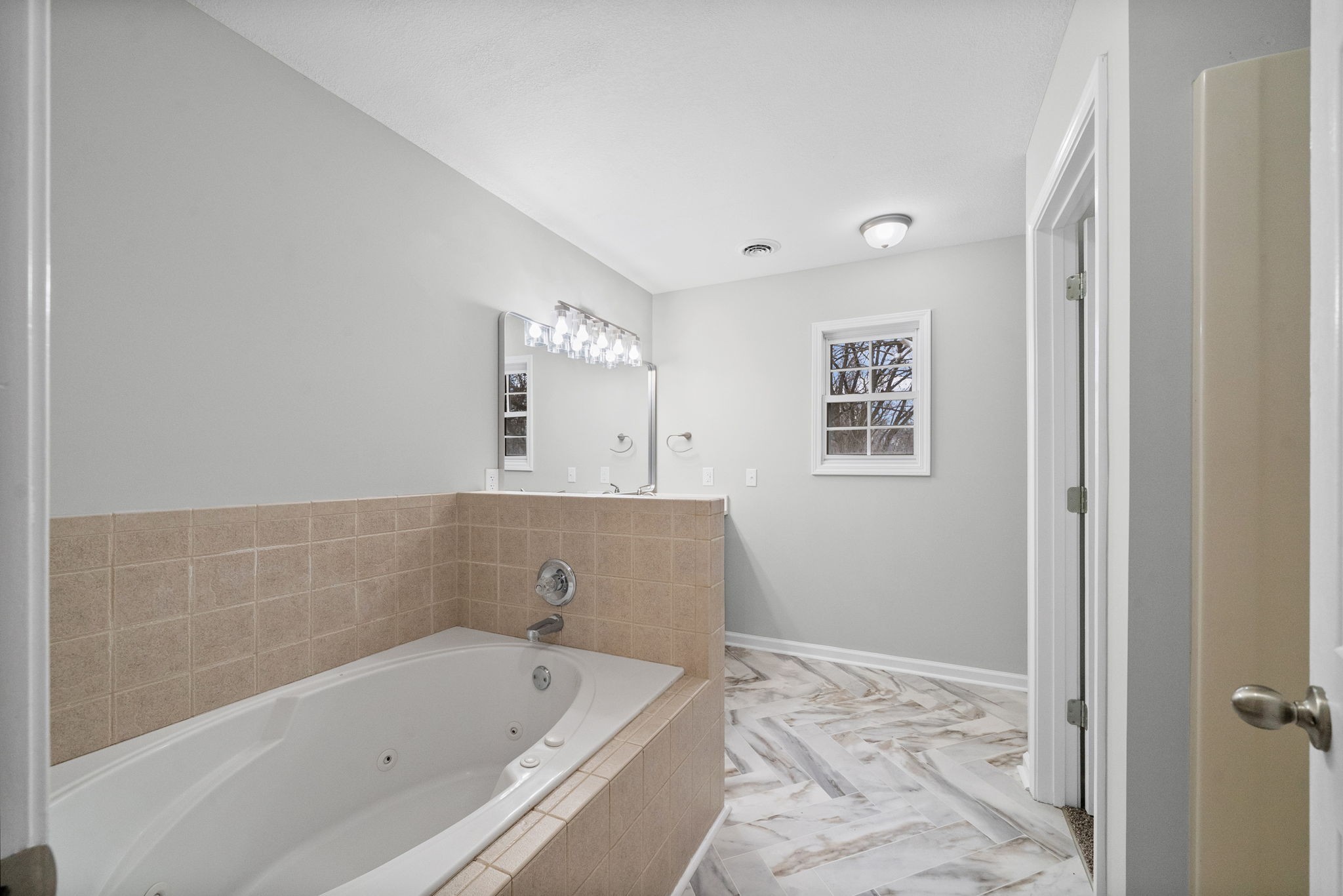 3118 Larson Lane Clarksville, TN 37043 - Photo 22 of 37 a bathroom with a bathtub and shower