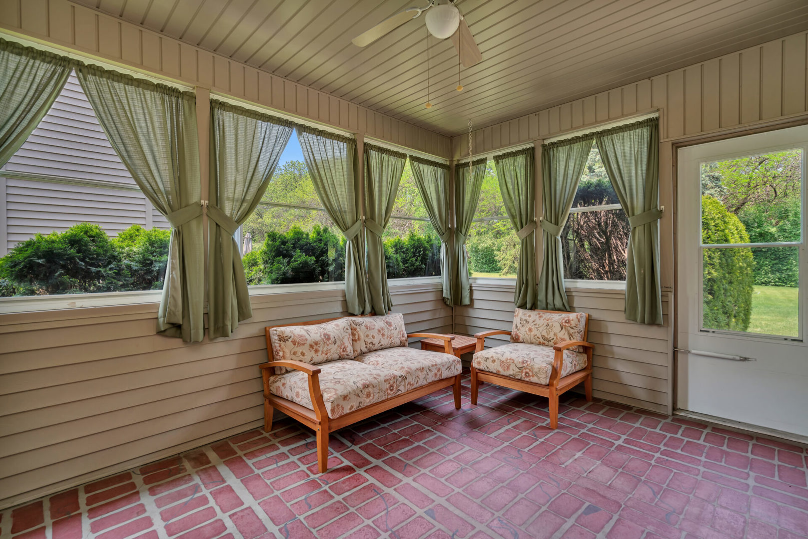 515 Boardman Circle Bolingbrook, IL 60440 - Photo 16 of 31 a outdoor living space with furniture and a garden