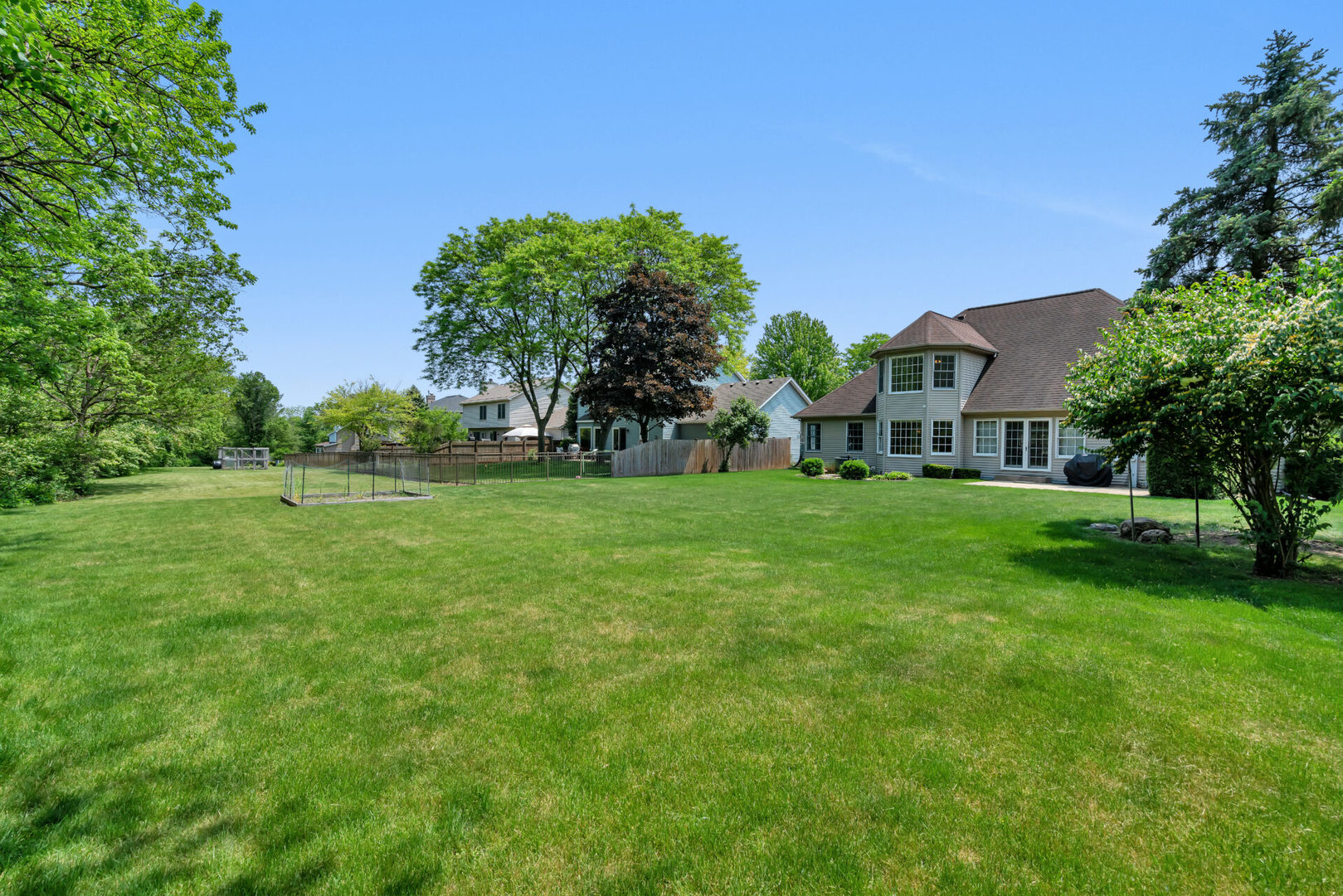 515 Boardman Circle Bolingbrook, IL 60440 - Photo 30 of 31 a house with garden in front of it
