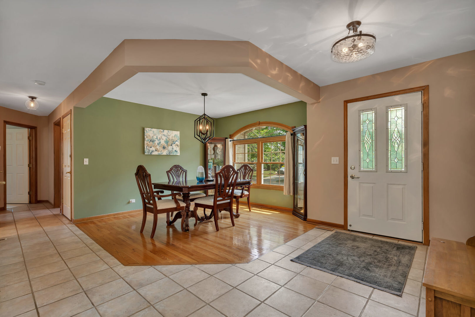 515 Boardman Circle Bolingbrook, IL 60440 - Photo 4 of 31 a view of a dining room with furniture