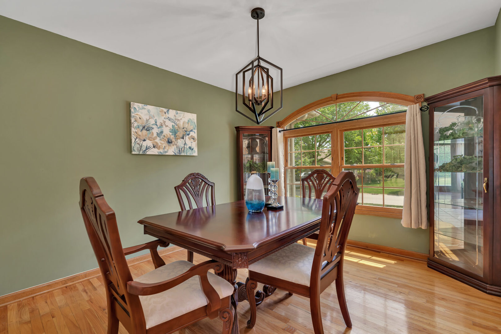 515 Boardman Circle Bolingbrook, IL 60440 - Photo 5 of 31 a view of a dining room with furniture window and outside view