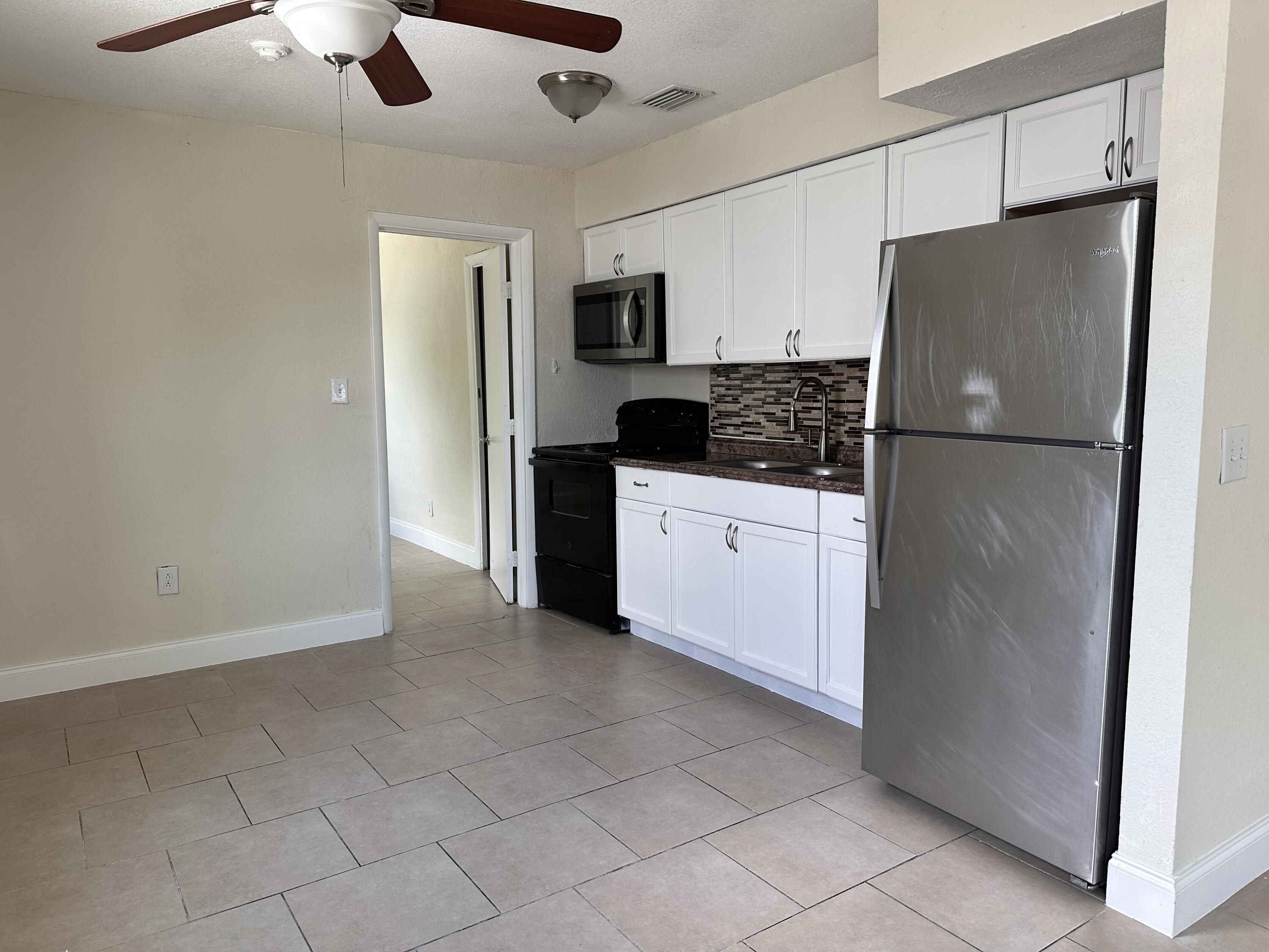 840 West 1st Street Riviera Beach, FL 33404 - Photo 9 of 24 Kitchen