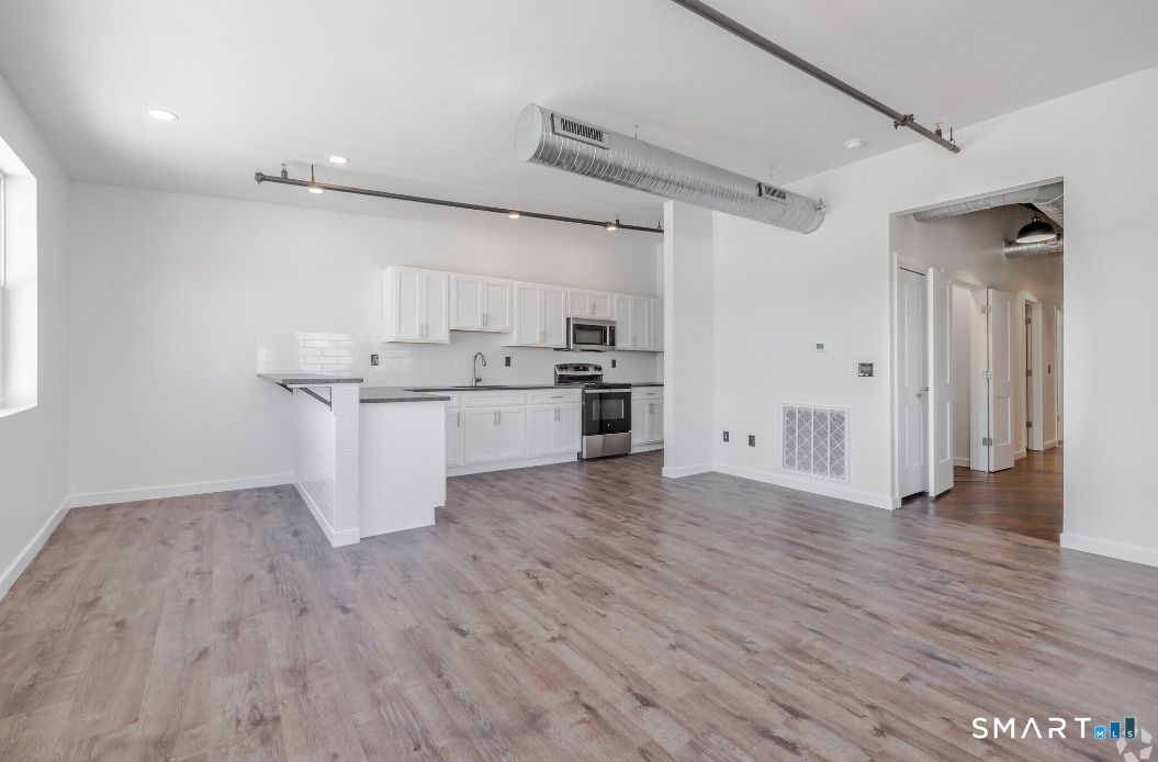 424 Main Street, Unit G Middletown, CT 06457 - Photo 3 of 17