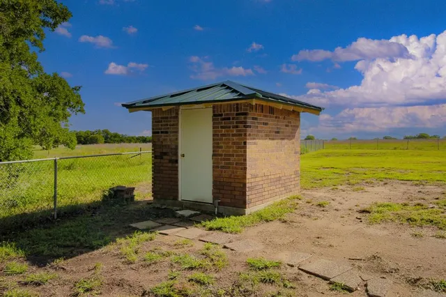 a view of walk in closet