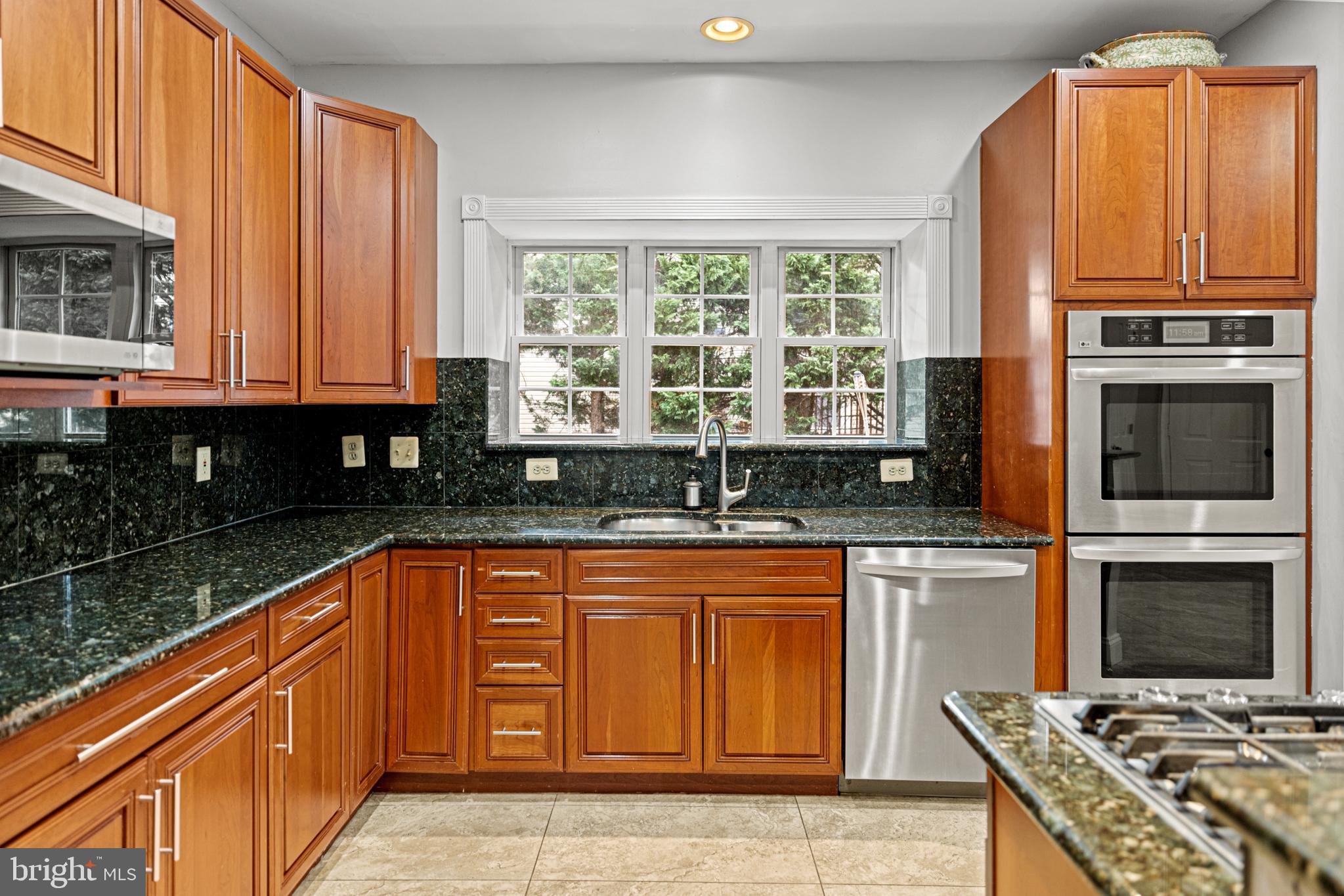 6168 Deer Ridge Trail Springfield, VA 22150 - Photo 18 of 76