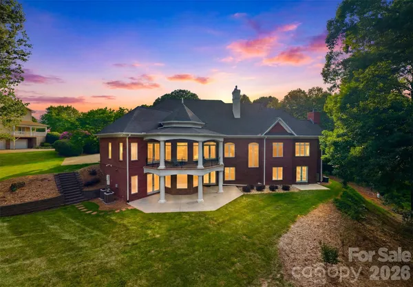 $1,000,000 | 3745 Pinecrest Drive Northeast, Hickory, NC 28601